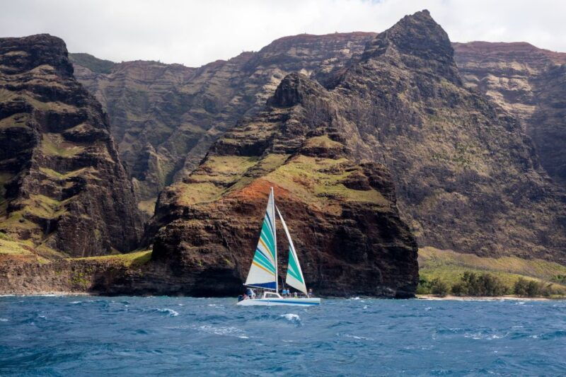 kauai-napali-coast-sunset-sailboat-tour-with-dinner