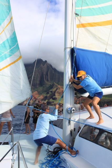 kauai-napali-coast-sunset-sailboat-tour-with-dinner