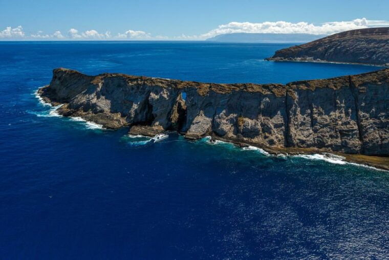 kauai-niihau-and-na-pali-coast-full-day-boat-tour