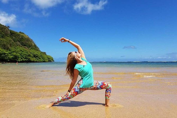 kauai-yoga-on-the-beach