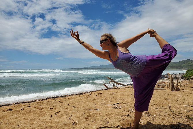 kauai-yoga-on-the-beach