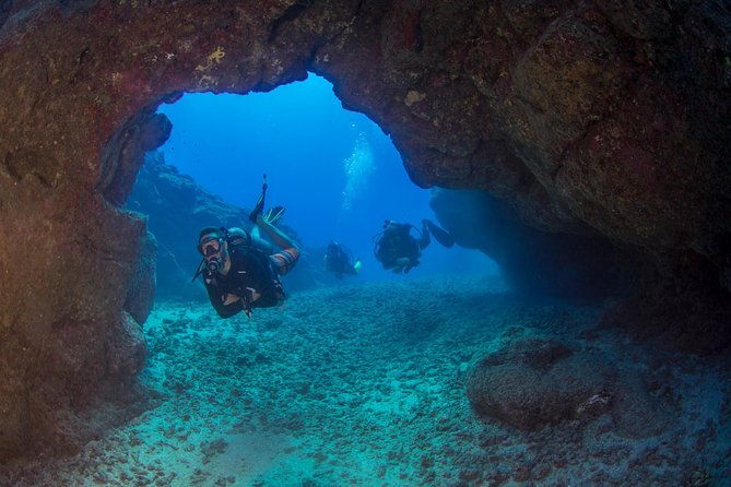 kauais-ultimate-boat-2-tank-adventure-dive-certified-divers-only