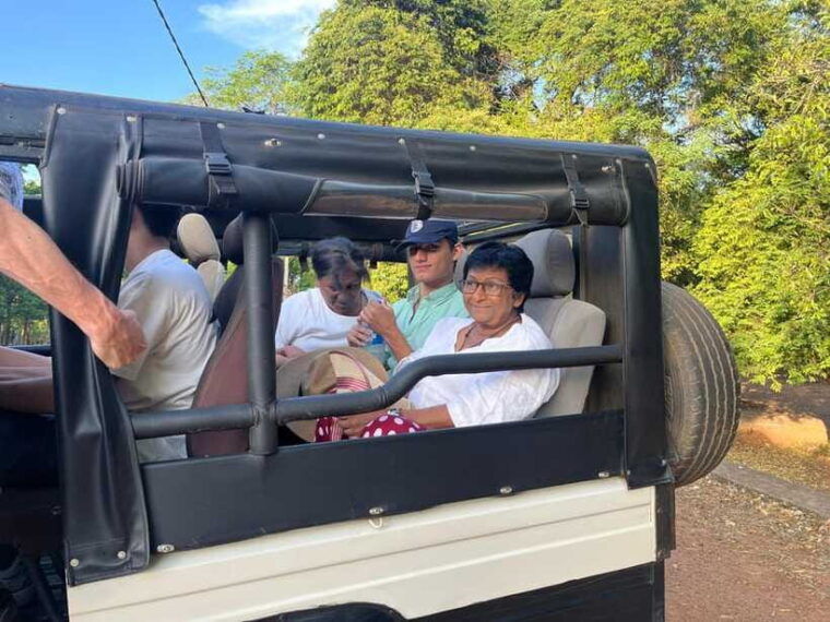 kaudulla-national-park-elephant-safari-jeep-tour