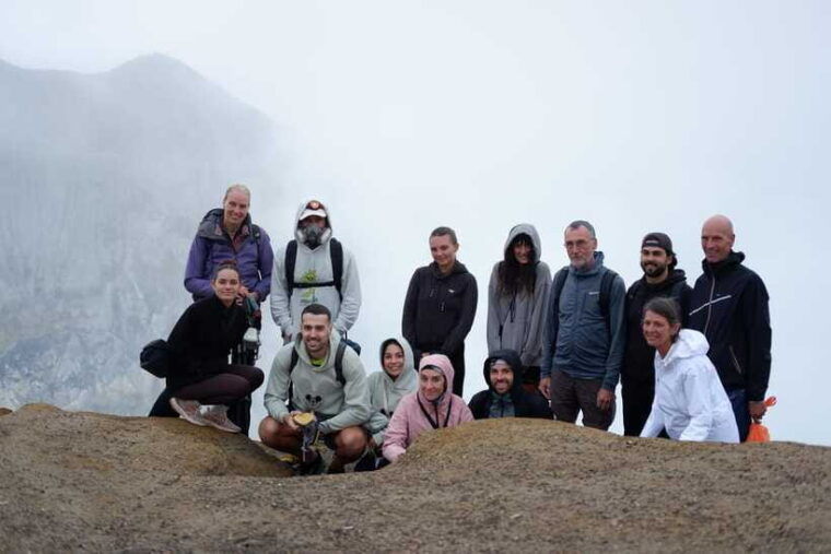 kawah-ijen-bluefire-with-experienced-guide
