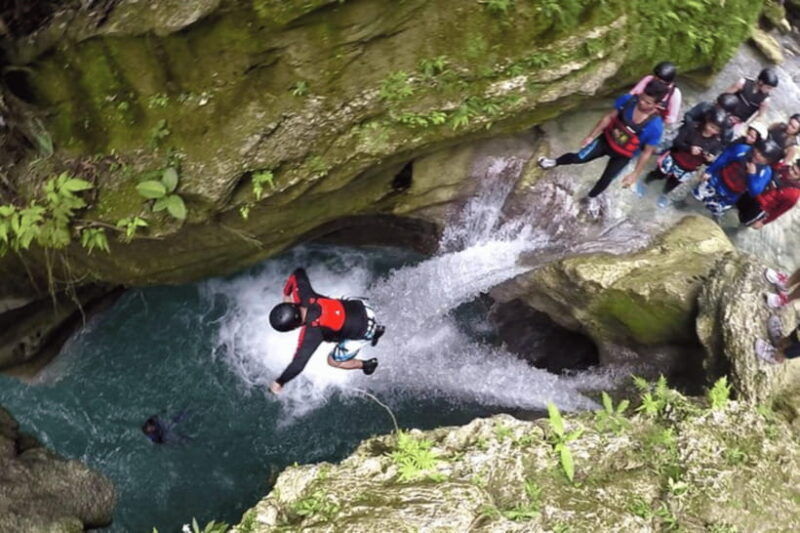 kawasan-canyoneering-lunch-mantayupan-falls