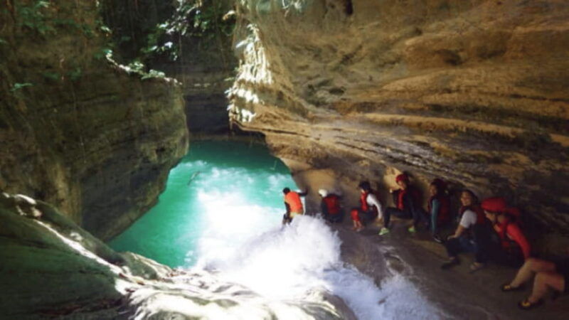 kawasan-canyoneering-lunch-mantayupan-falls