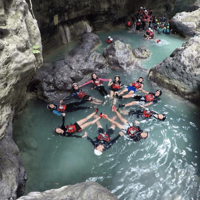 kawasan-falls-canyoneering-transfers-from-cebu-with-lunch