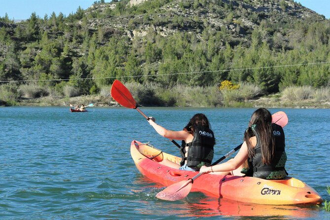 kayak-at-apolakkia-lake