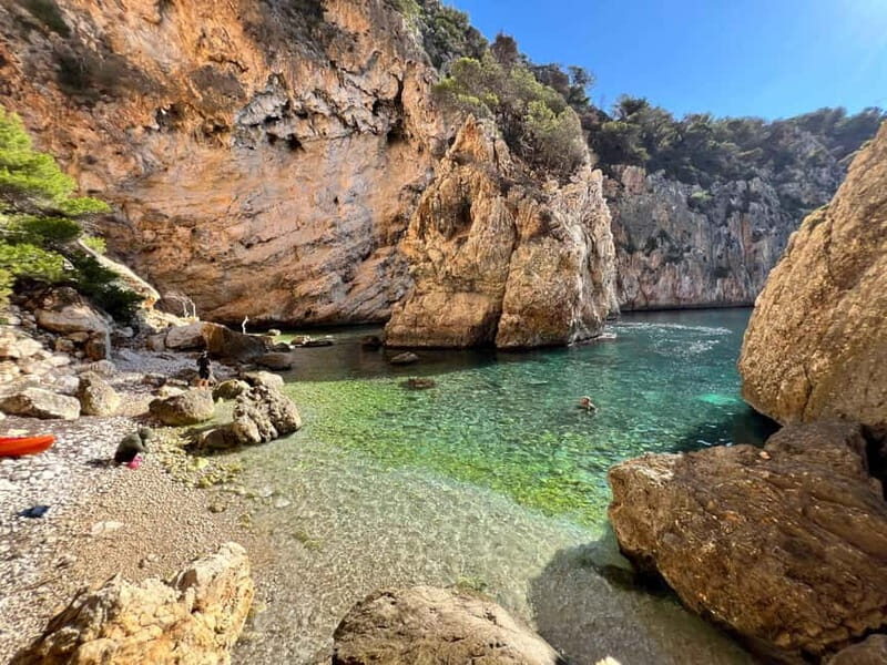 Kayak Granadella Excursión Guiada en Cuevas y Cala en Caló - Who Should Consider This Tour?
