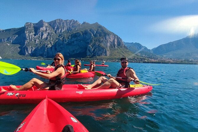 kayak-on-lake-como-stunning-landscapes-aperitif