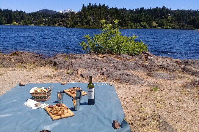kayak-paddling-adventure-around-bariloche