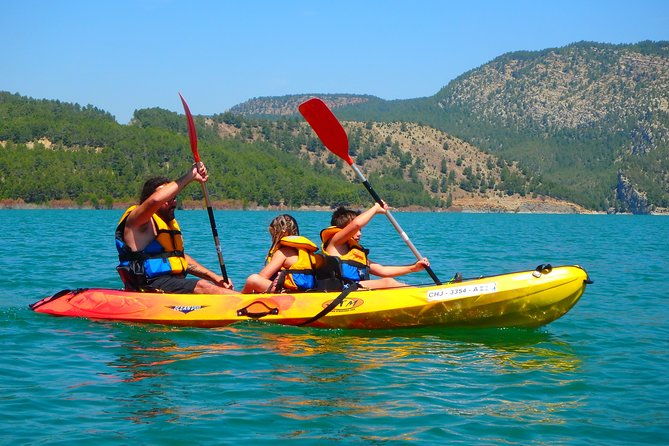 kayak-routes-in-a-lake
