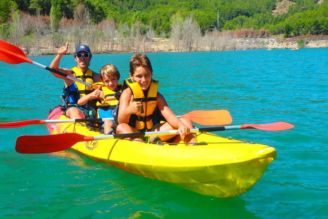 kayak-routes-in-a-lake