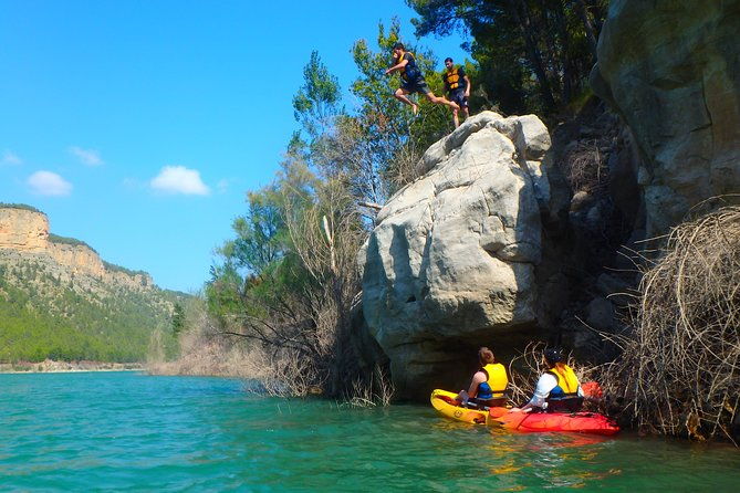 kayak-routes-in-a-lake