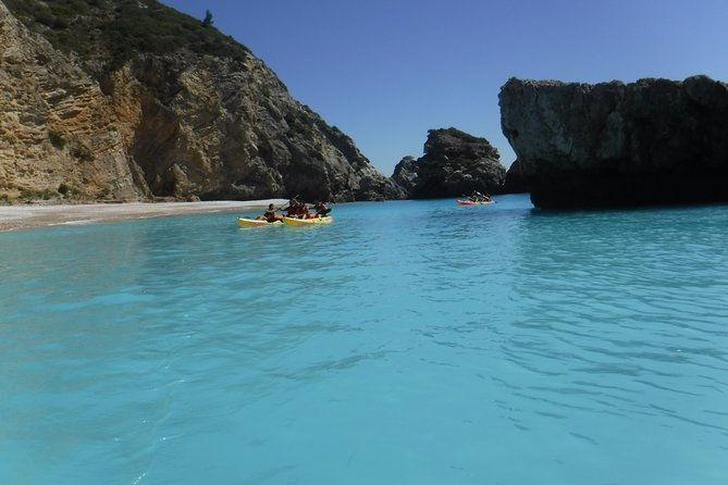 kayak-tour-from-sesimbra-to-ribeira-do-cavalo-beach-passing-through-the-caves
