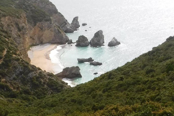 kayak-tour-from-sesimbra-to-ribeira-do-cavalo-beach-passing-through-the-caves