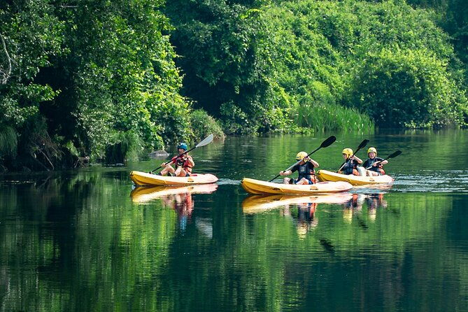 kayak-tour-i-going-down-the-lima-river-in-kayak-av