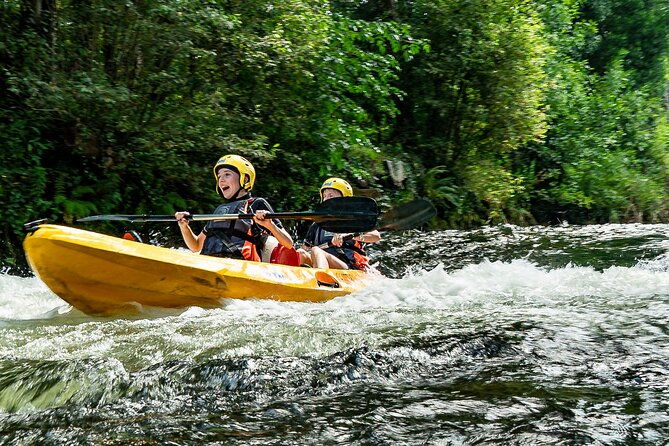 kayak-tour-i-going-down-the-lima-river-in-kayak-av