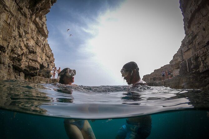 Kayak tour in Pula to Valley of Tears/free drinks+photos included - Guides and Photography: The Unsung Heroes