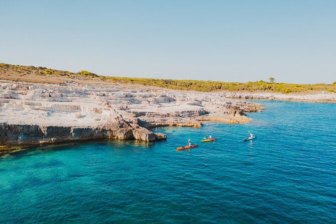 kayak-tour-with-cave-experience