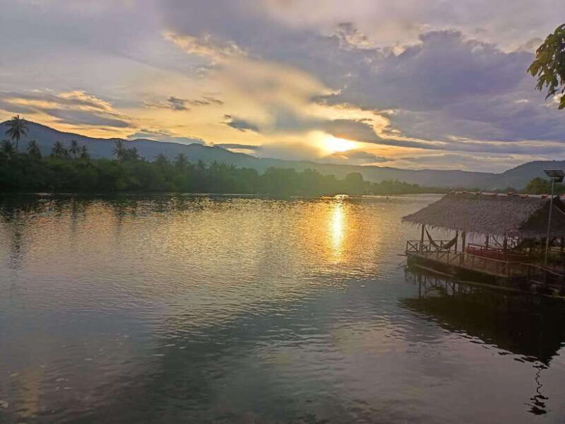 kayak-trip-around-green-cathedral-swim-reflection-sunset