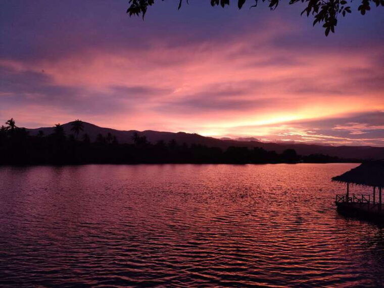 kayak-trip-around-green-cathedral-swim-reflection-sunset
