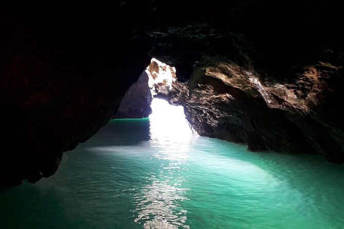 kayaking-along-the-algarve-coast