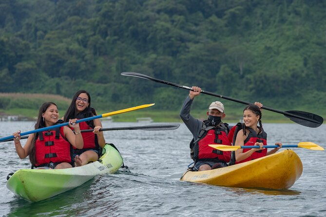 kayaking-at-arenal-lake-la-fortuna