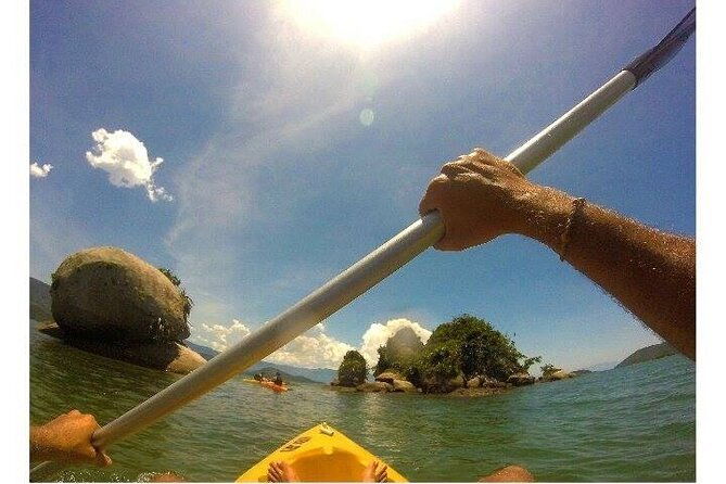 kayaking-experience-through-the-islands-of-paraty