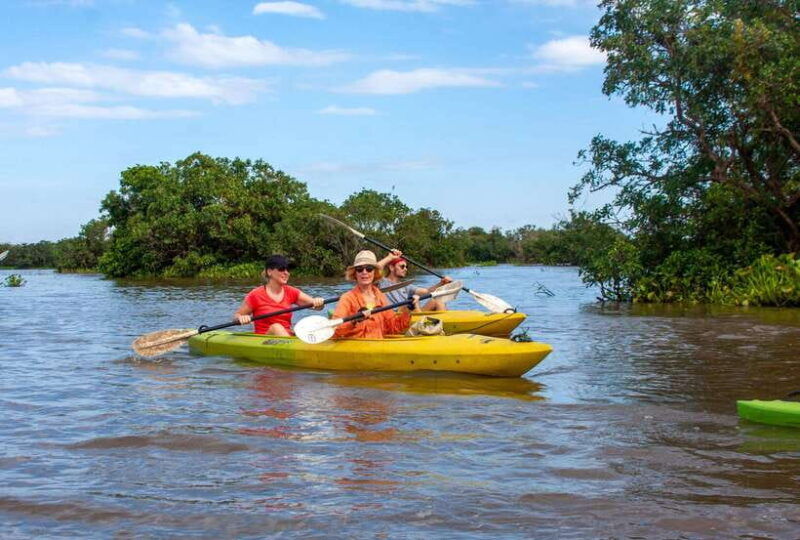 kayaking-floating-village-in-siem-reap