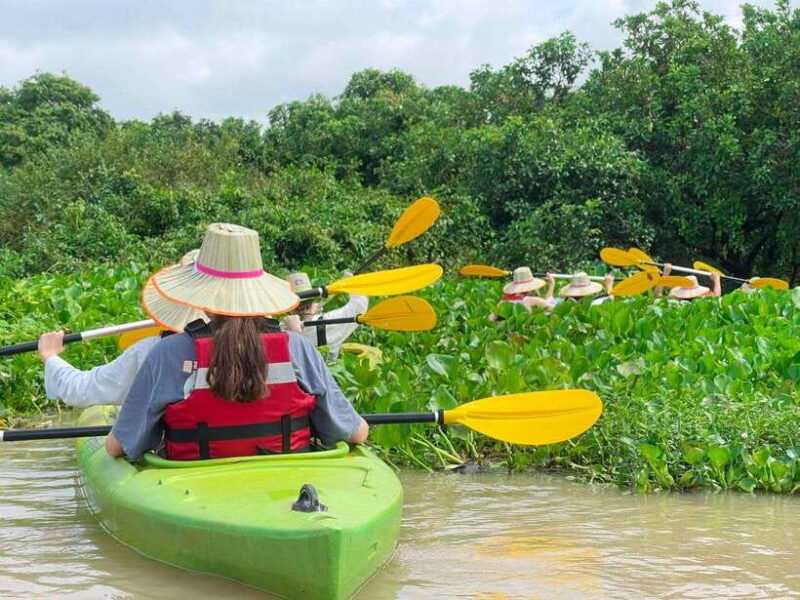 kayaking-floating-village-in-siem-reap