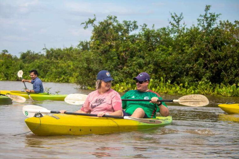 kayaking-floating-village-in-siem-reap