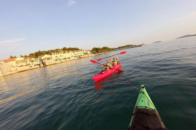 kayaking-to-the-island-prvic-2