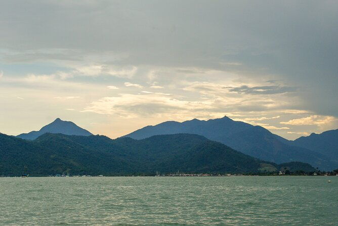 kayaking-to-the-islands-mangroves-in-paraty