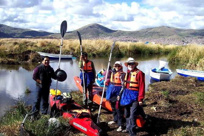 kayaking-to-uros-floating-islands-lake-titicaca