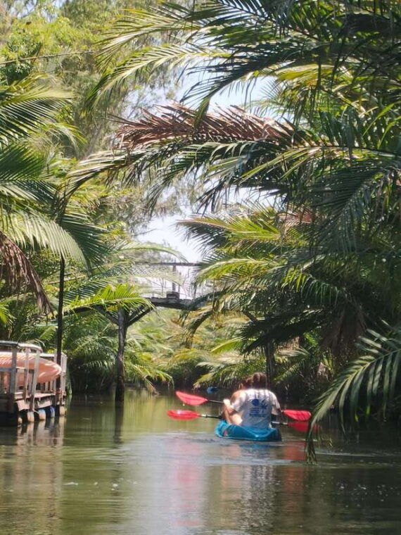 kayaking-tour-around-green-cathedral