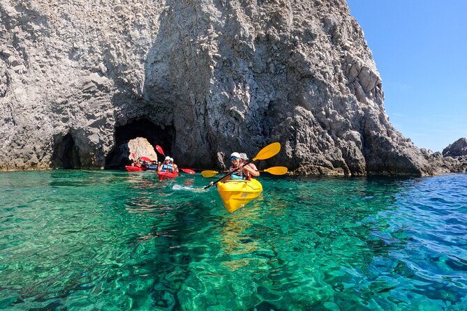 Kayaking Tour to the secrets of Milos - FAQ