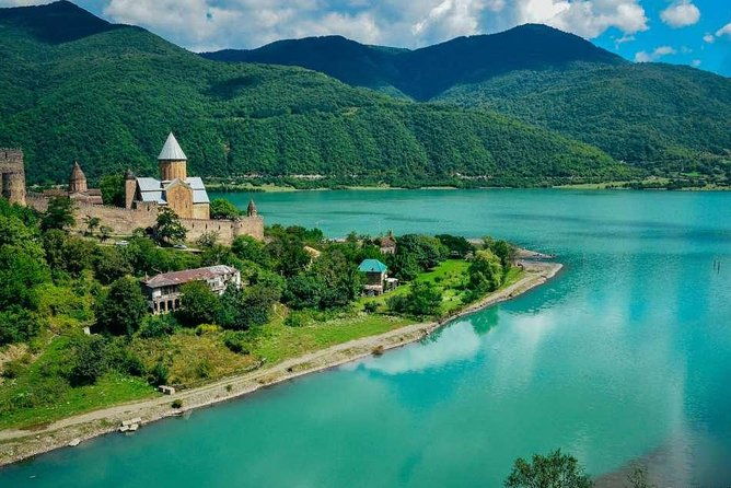 kazbegi-ananuri-gergeti-private-tour