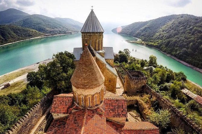 kazbegi-ananuri-gergeti-private-tour