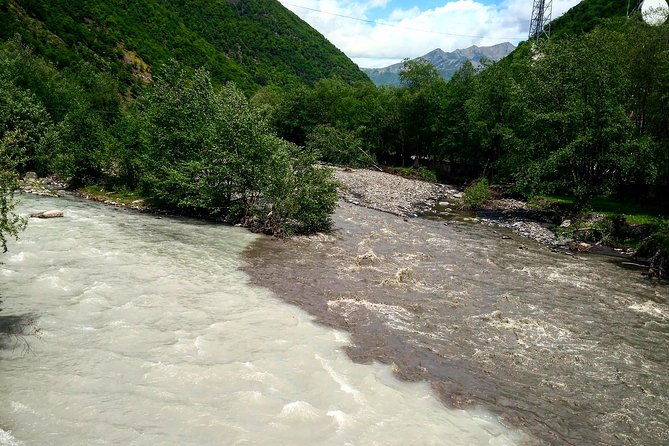 kazbegi-day-trip-jinvali-ananuri-gudauri-gergeti-church