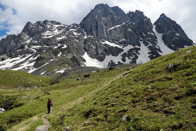 kazbegi-juta-2-day-tour-easy-hikings