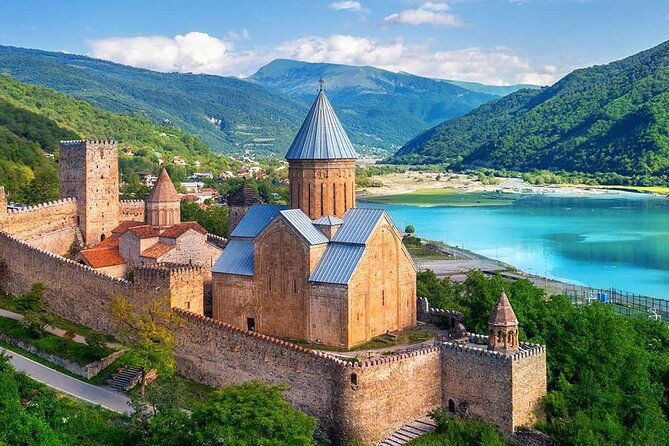 kazbegi-stepantsminda-and-gudauri-private-tour