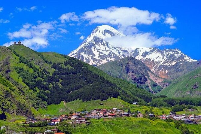 kazbegi-stepantsminda-and-gudauri-private-tour