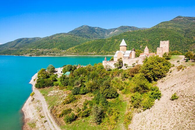 kazbegigudauri-small-group-tour-including-hotel-pick-up-drop-off