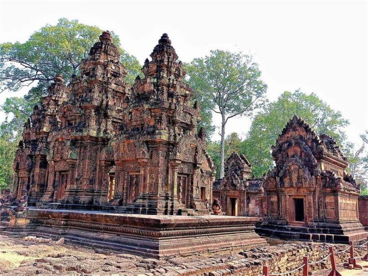 kbal-spean-trekking-tour-with-banteay-srei-landmine-museum