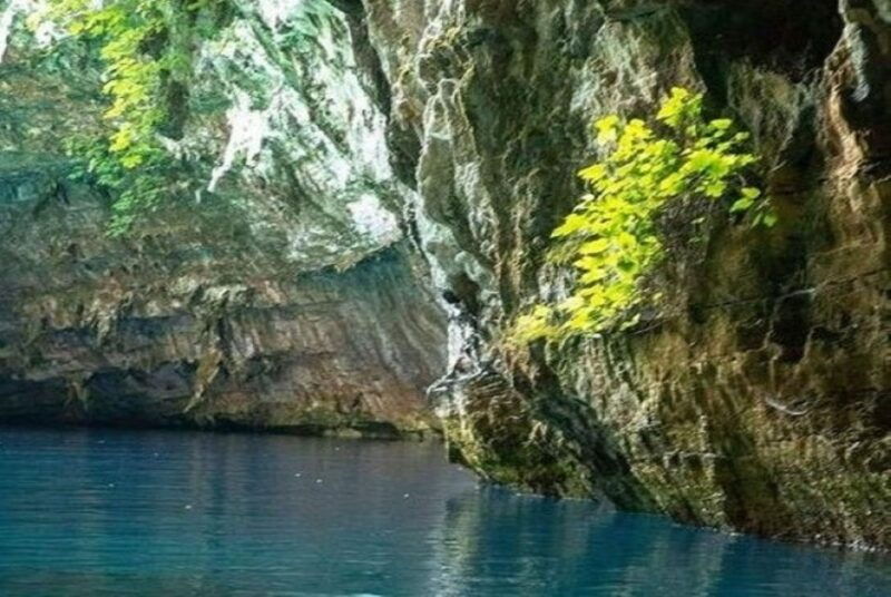 kefalonia-half-day-lake-melissani-and-drogarati-cave-tour