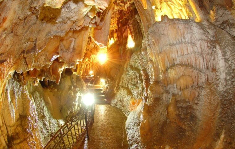 kefalonia-highlights-robola-winery-melissani-fiscardo