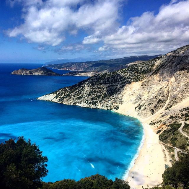 kefalonia-melissani-lake-drogarati-cave-myrtos-day-trip