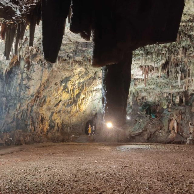 kefalonia-melissani-lake-drogarati-cave-myrtos-day-trip