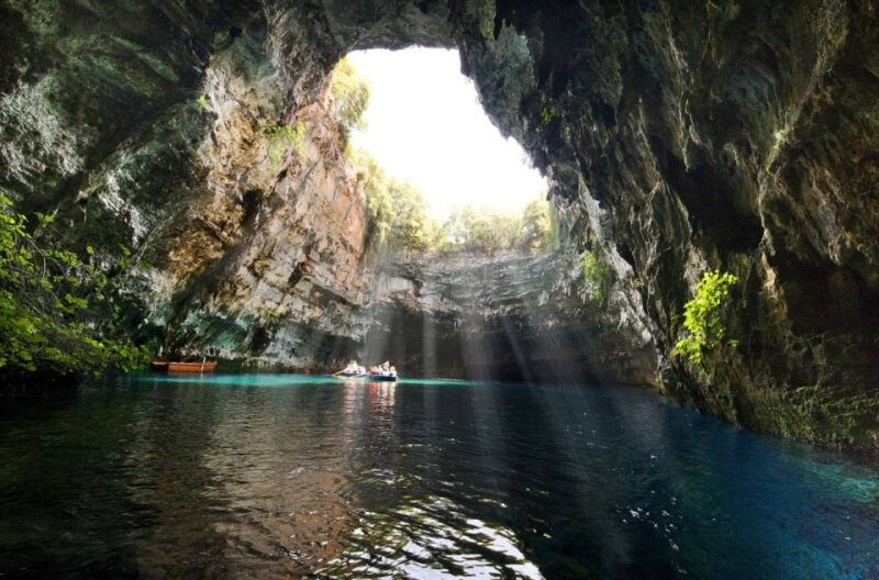 kefalonia-the-caves-myrtos-beach